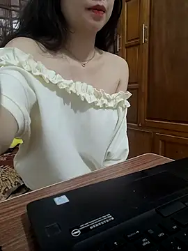 Snapshot of NinaKey chatting on 05/01/26, 03:17 NinaKey online show from 05/01/26, 03:17