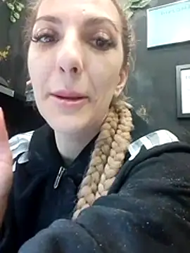 Snapshot of LannaQuinn chatting on 02/05/26, 03:52 LannaQuinn online show from 02/05/26, 03:52