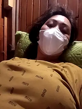 hot-luna- online show from 04/04/26, 10:05