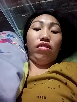 hot-luna- online show from 04/12/26, 10:02