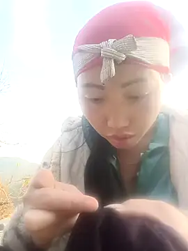 Snapshot of hot-luna- chatting on 02/14/26, 12:33 hot-luna- online show from 02/14/26, 12:33