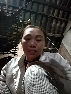 Snapshot of Bella-222 chatting on 02/11/26, 12:10 Bella-222 online show from 02/11/26, 12:10