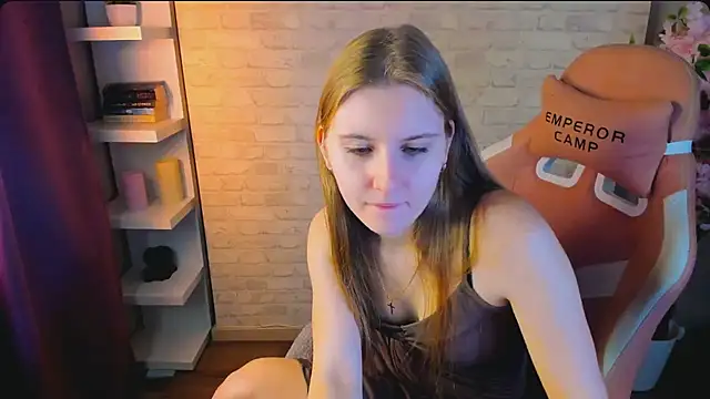 Snapshot of Caroline_Desire_ chatting on 02/20/26, 07:43 Caroline Desire online show from 02/20/26, 07:43