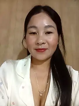 Snapshot of Dunk-namic chatting on 05/05/26, 12:02 Dunk-namic online show from 05/05/26, 12:02