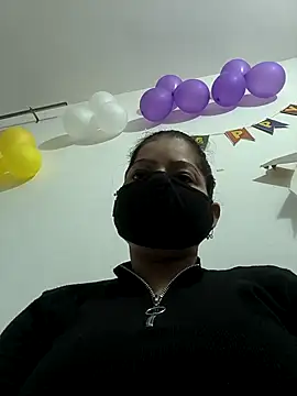 Suhanahotty1 online show from 02/12/26, 05:07