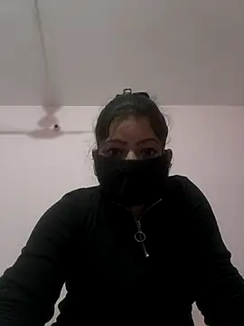 Suhanahotty1 online show from 02/12/26, 05:13