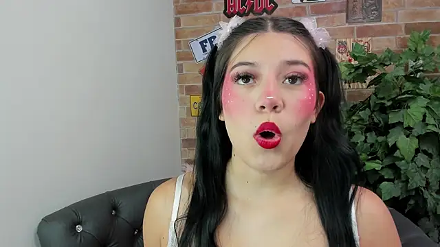 Snapshot of foxy_vera chatting on 05/04/26, 11:02 foxy vera online show from 05/04/26, 11:02