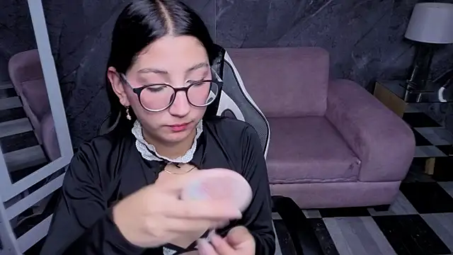 Snapshot of Sophie_jones_b chatting on 02/24/26, 12:50 Sophie jones b online show from 02/24/26, 12:50