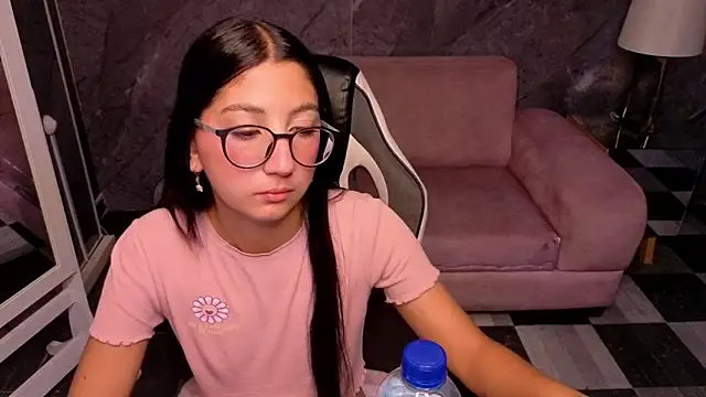 Sophie jones b online show from 03/03/26, 12:45