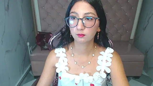 Snapshot of Sophie_jones_b chatting on 02/14/26, 12:49 Sophie jones b online show from 02/14/26, 12:49