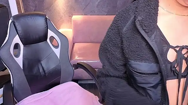 Sophie jones b online show from 04/09/26, 12:33