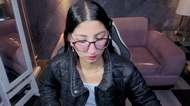 Snapshot of Sophie_jones_b chatting on 02/28/26, 12:49 Sophie jones b online show from 02/28/26, 12:49