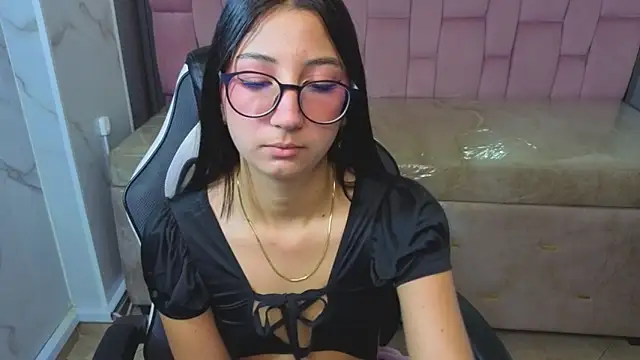 Sophie jones b online show from 03/18/26, 01:46