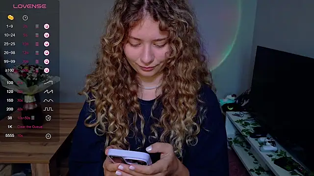 Snapshot of Milounee chatting on 07/20/26, 08:32 Milounee online show from 07/20/26, 08:32