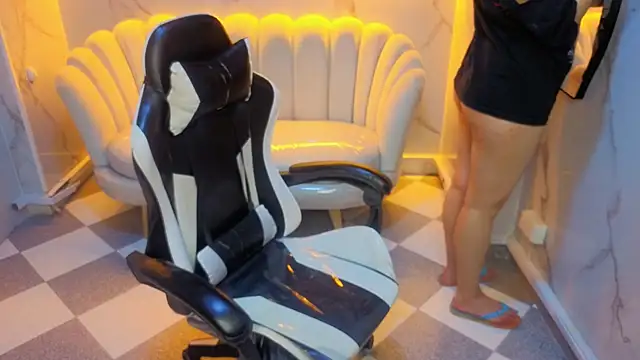 Valerie moon b online show from 03/18/26, 01:02