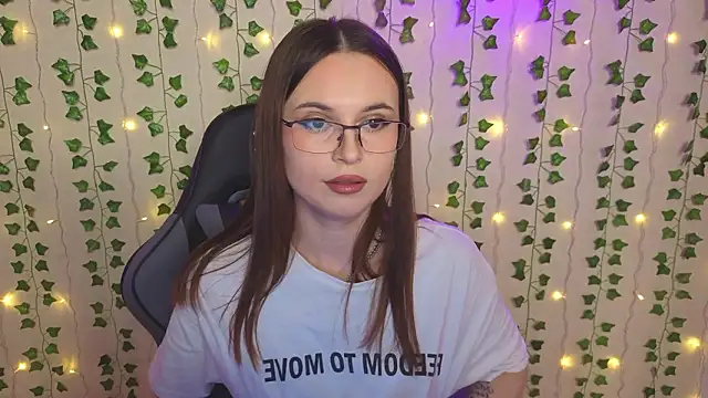 Snapshot of AliceIMonta chatting on 02/22/26, 04:30 AliceIMonta online show from 02/22/26, 04:30