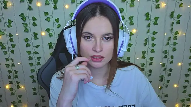 Snapshot of AliceIMonta chatting on 02/21/26, 12:18 AliceIMonta online show from 02/21/26, 12:18