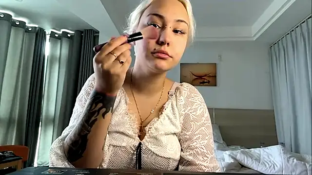 LuxureMia online show from 02/01/26, 05:38