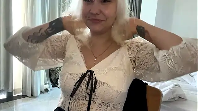 LuxureMia online show from 02/05/26, 05:14