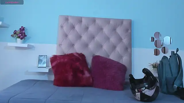 Snapshot of kendall_hernandez chatting on 02/18/26, 02:13 kendall hernandez online show from 02/18/26, 02:13