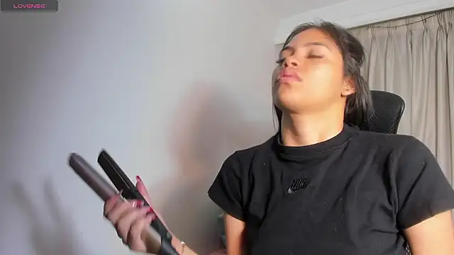 Snapshot of kendall_hernandez chatting on 02/11/26, 02:28 kendall hernandez online show from 02/11/26, 02:28