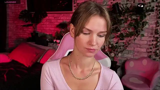 Snapshot of Crystal_Kris chatting on 02/06/26, 05:36 Crystal Kris online show from 02/06/26, 05:36