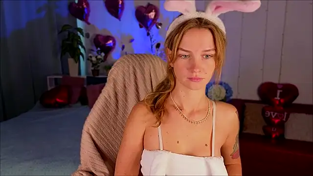 Snapshot of Crystal_Kris chatting on 02/15/26, 01:21 Crystal Kris online show from 02/15/26, 01:21