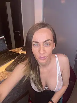 Snapshot of DivineAmely chatting on 03/16/26, 08:22 DivineAmely online show from 03/16/26, 08:22
