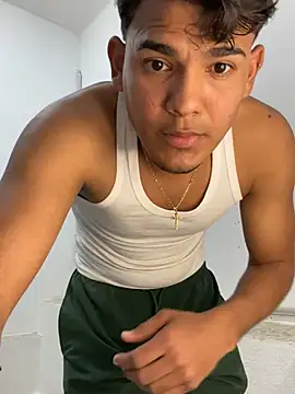 Snapshot of DavShi chatting on 02/23/26, 12:39 DavShi online show from 02/23/26, 12:39