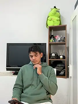 Snapshot of DavShi chatting on 02/17/26, 11:02 DavShi online show from 02/17/26, 11:02