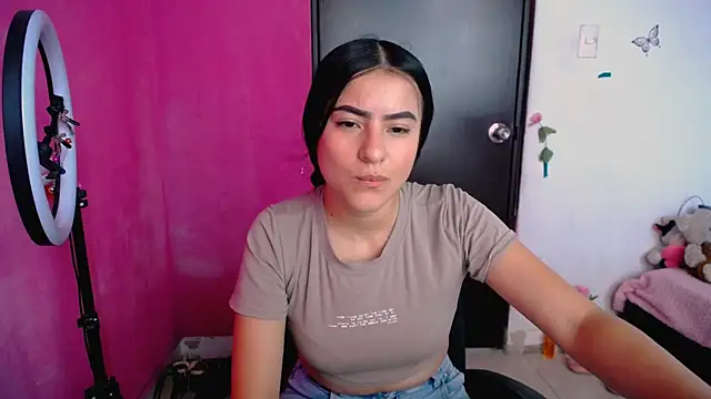 charlotte petit  online show from 04/11/26, 08:01