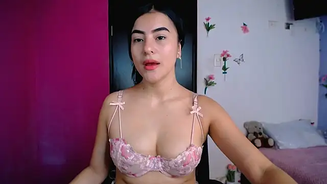 Snapshot of charlotte_petit_ chatting on 02/26/26, 04:07 charlotte petit online show from 02/26/26, 04:07