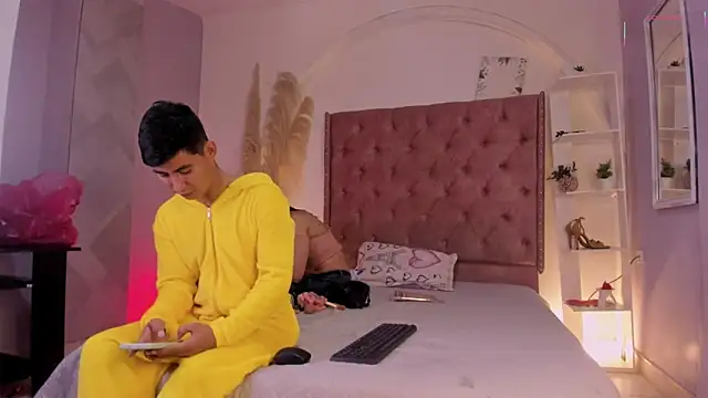 Snapshot of ROUS_AND_ARLEY chatting on 02/05/26, 12:23 ROUS AND ARLEY online show from 02/05/26, 12:23