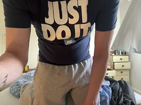 malcolm2334 online show from 04/12/26, 02:31