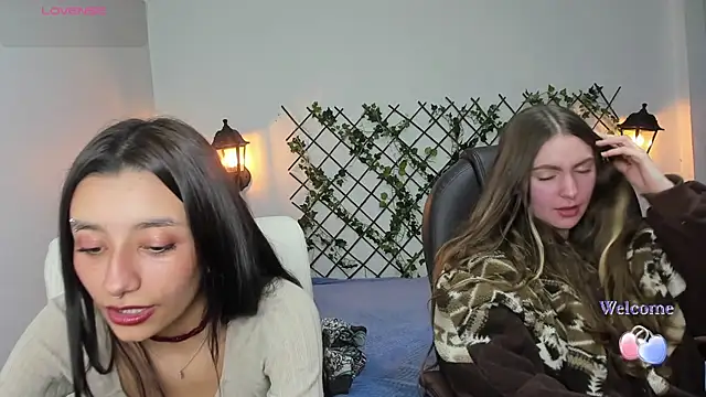 Snapshot of nana__rousse chatting on 02/18/26, 11:23 nana rousse online show from 02/18/26, 11:23