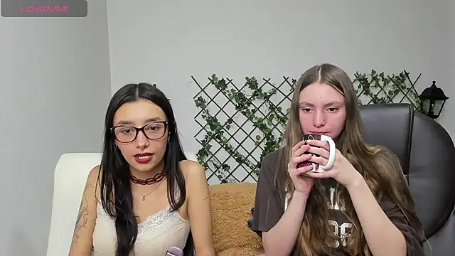 Snapshot of nana__rousse chatting on 02/25/26, 01:39 nana rousse online show from 02/25/26, 01:39