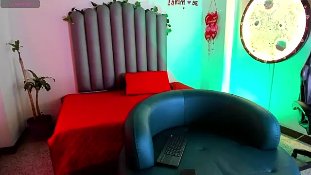 Miaa-Foxx online show from 04/10/26, 07:43