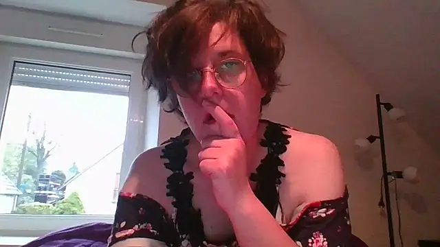 OIseauNoir88 online show from 04/12/26, 06:27