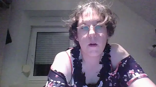 OIseauNoir88 online show from 04/09/26, 07:09