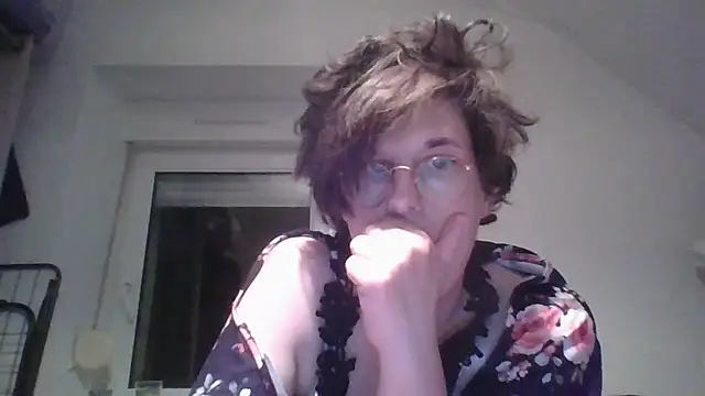 OIseauNoir88 online show from 04/12/26, 07:17