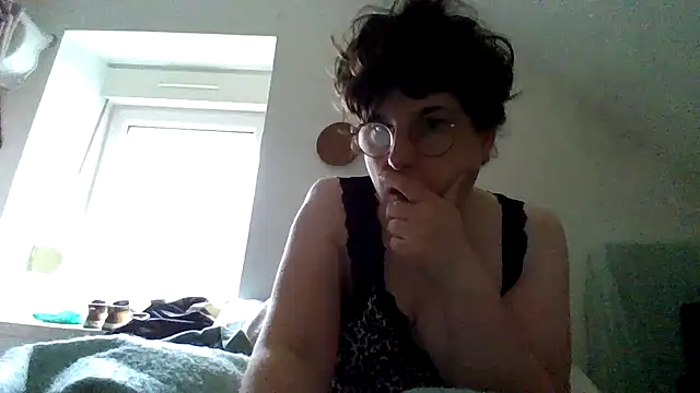 OIseauNoir88 online show from 02/09/26, 08:12