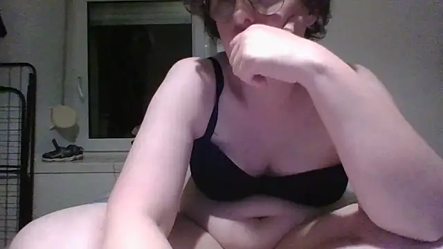 OIseauNoir88 online show from 03/28/26, 08:32