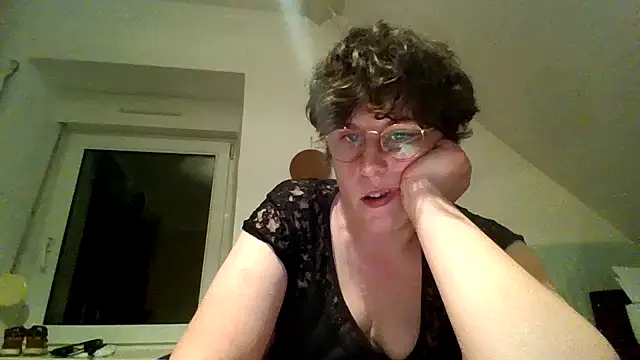 OIseauNoir88 online show from 02/09/26, 08:51