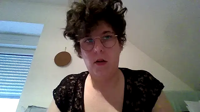 OIseauNoir88 online show from 02/10/26, 08:57