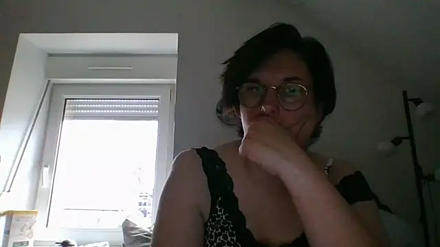 OIseauNoir88 online show from 03/22/26, 08:49