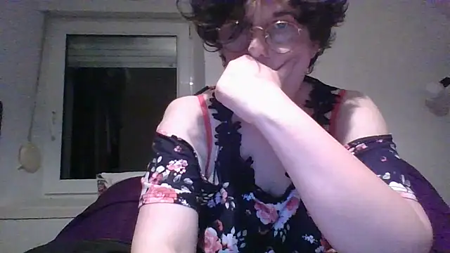 OIseauNoir88 online show from 04/04/26, 07:31