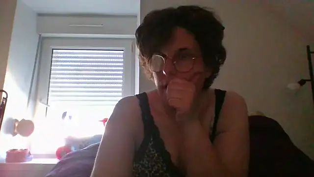 OIseauNoir88 online show from 04/07/26, 03:58