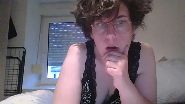 OIseauNoir88 online show from 03/30/26, 06:04