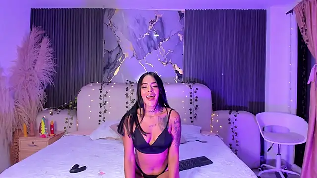 JazminRusso  online show from 04/05/26, 05:14