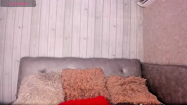 scarlettqueenx online show from 04/17/26, 08:55